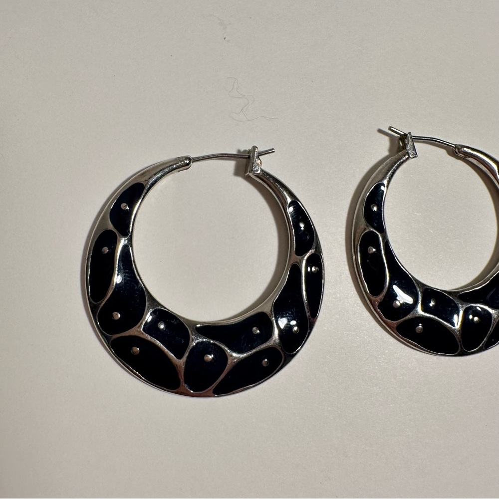 silver and dark blue hoops